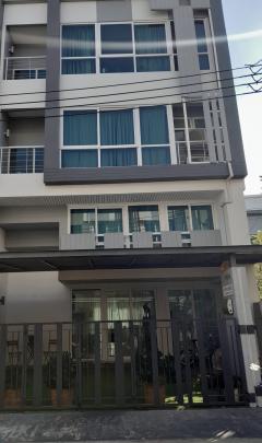 ขายทาวน์โฮม 3 ชั้นครึ่ง หลังมุม สเปซ ลาดพร้าว-เหม่งจ๋าย Space Townhome วังทองหลาง กทม.