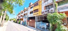 Townhouse - 16 ตร.ว. 0 NGAN 0 RAI 4000000 บาท. ไม่ไกลจาก ใกล้สำนักงานขนส่งจังหวัดนนทบุรีและที่ตรวจสภาพรถ ตรอ. อยู่เพียงปากซอย ใกล้โรงพยาบาลทรวงอก ใกล้ไปรษณีย์ไทยสาขานนทบุรี ใกล้บริษัทโทรคมนาคมแห่งชาติ  ใกล้การไฟฟ้านครหลวงนนทบุรี ใกล้โรงเรียนนนทบุรีพิ