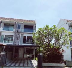 ให้เช่า บ้าน townhome หัวมุม  พร้อมสวน-ติด BTS รามอินทรา กม 6