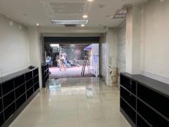 For rent: Building in a prime location in Sampeng. 出租：位于三聘黄金地段的建筑。ให้เช่าตึกทำเลทองสำเพ็ง ราคาพิเศษ 97,500 จองภายในสิ้นเดือนนี้ ทำเลดี ของถนนเยาวราช ตลาดเก่าเยาวราช ติดทั้ง สำเพ็ง และเยาวราช ทำเลดีมาก เหมาะกับขายของ คนเดินผ่านเยอะ-202502091645501739094350336.jpeg