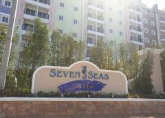 คอนโดฯ Seven Seas Cote d’Azur พื้นที่ =  39 ตรม  3900000 thb ราคาสุดคุ้ม  ห้องนอนมีหน้าต่างติดสระน้ำ, ห้องน้ำอยู่ในห้องนอน, ห้องนั่งเล่น และระเบียงวิวสระว่ายน้ำ และสามารถเดินไปลงสระว่ายน้ำได้เลย